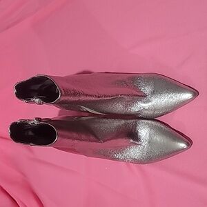 Steven New York  gold ✨️  booties size 9